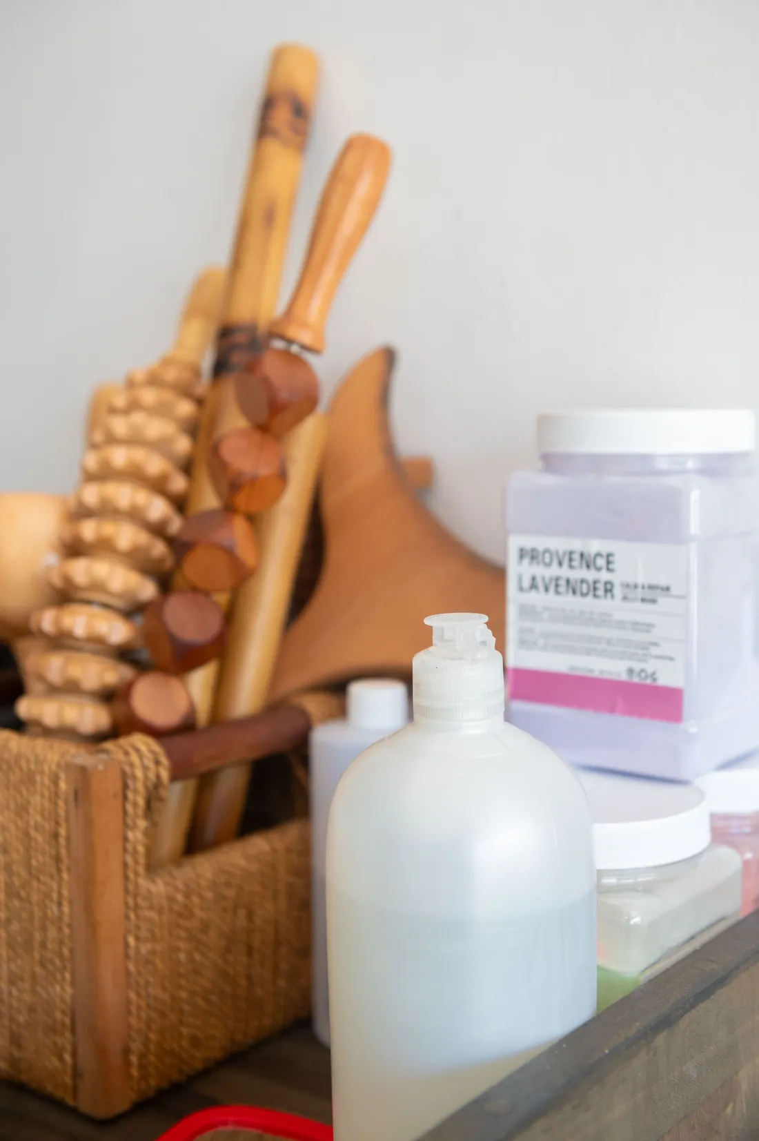 Herramientas de maderoterapia y productos de Áurea Skin Clinic